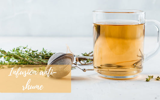 Citron, thym et miel : une infusion anti-rhume